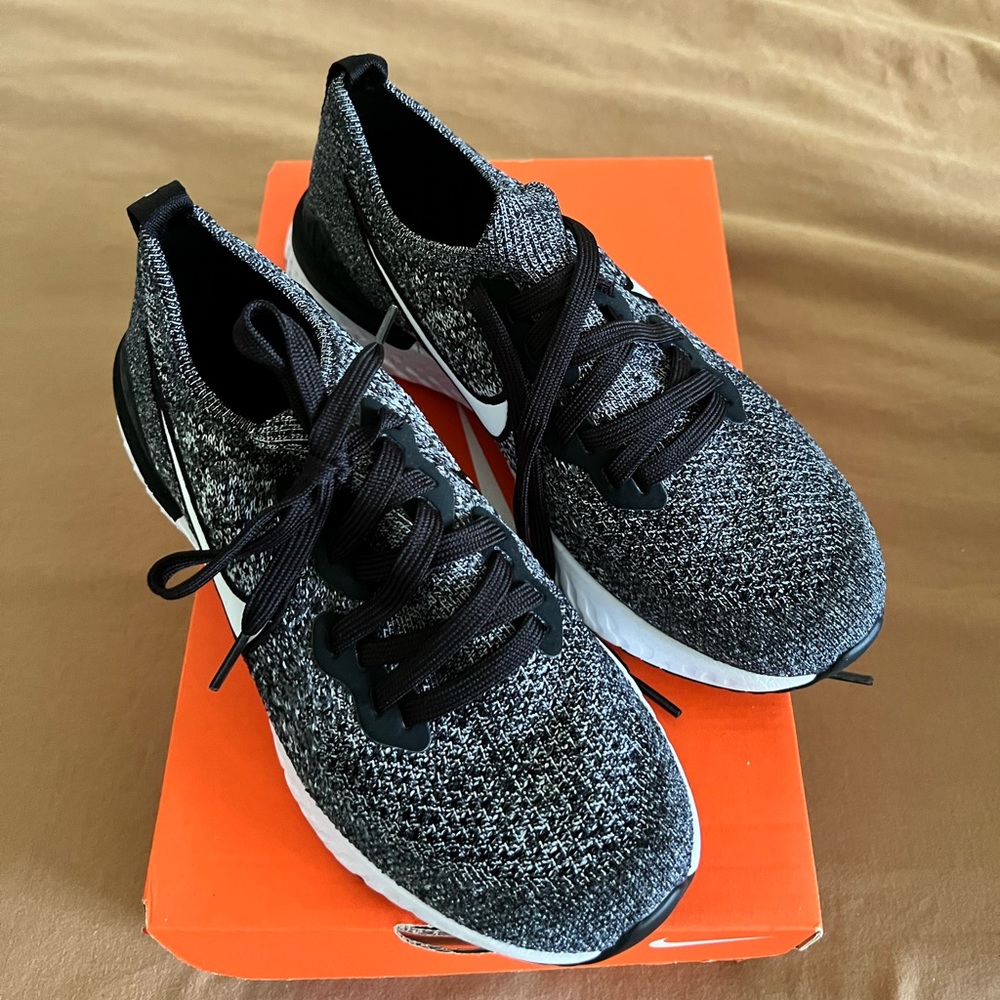 Nike Epic React Flyknit 2 (GS) Kids Size 5Y